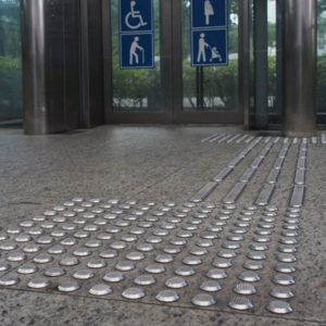 Piso de Acero para Invidentes